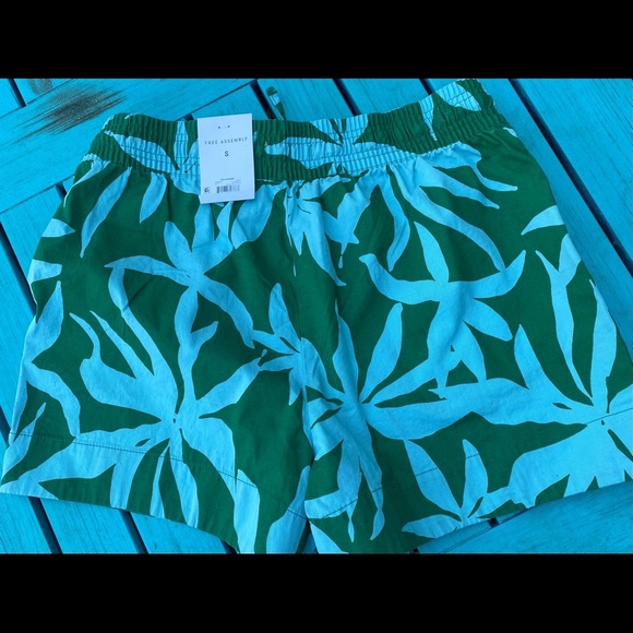 Super fun shorts! 🌴unisex but women's sizing!! - Picture 5 of 12